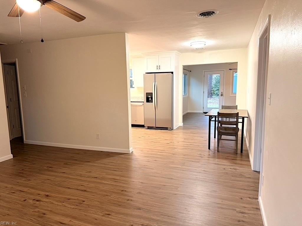 990 Green St - Photo 3 of 29