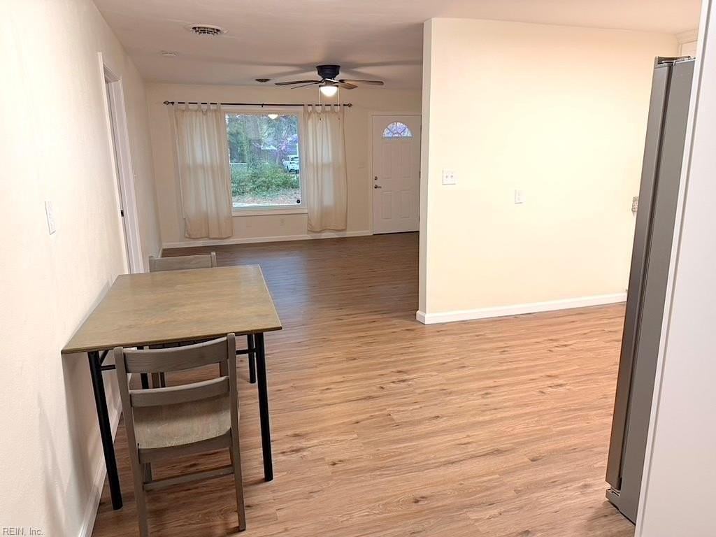 990 Green St - Photo 4 of 29