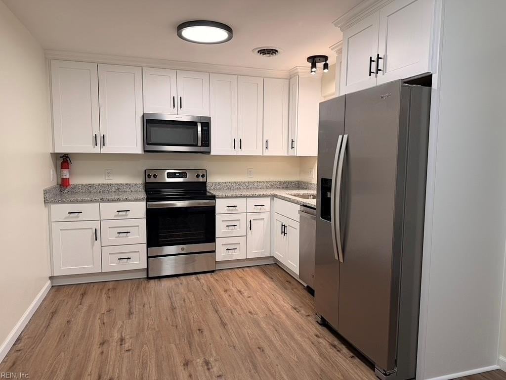 990 Green St - Photo 6 of 29