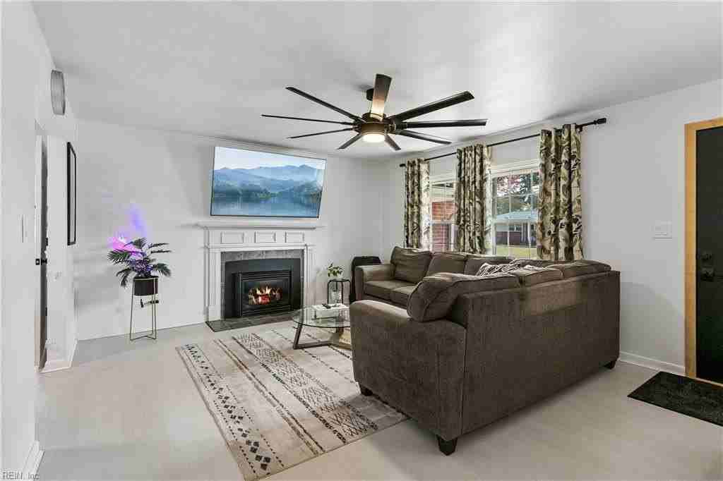 8 Rosewood Ln - Photo 7 of 43