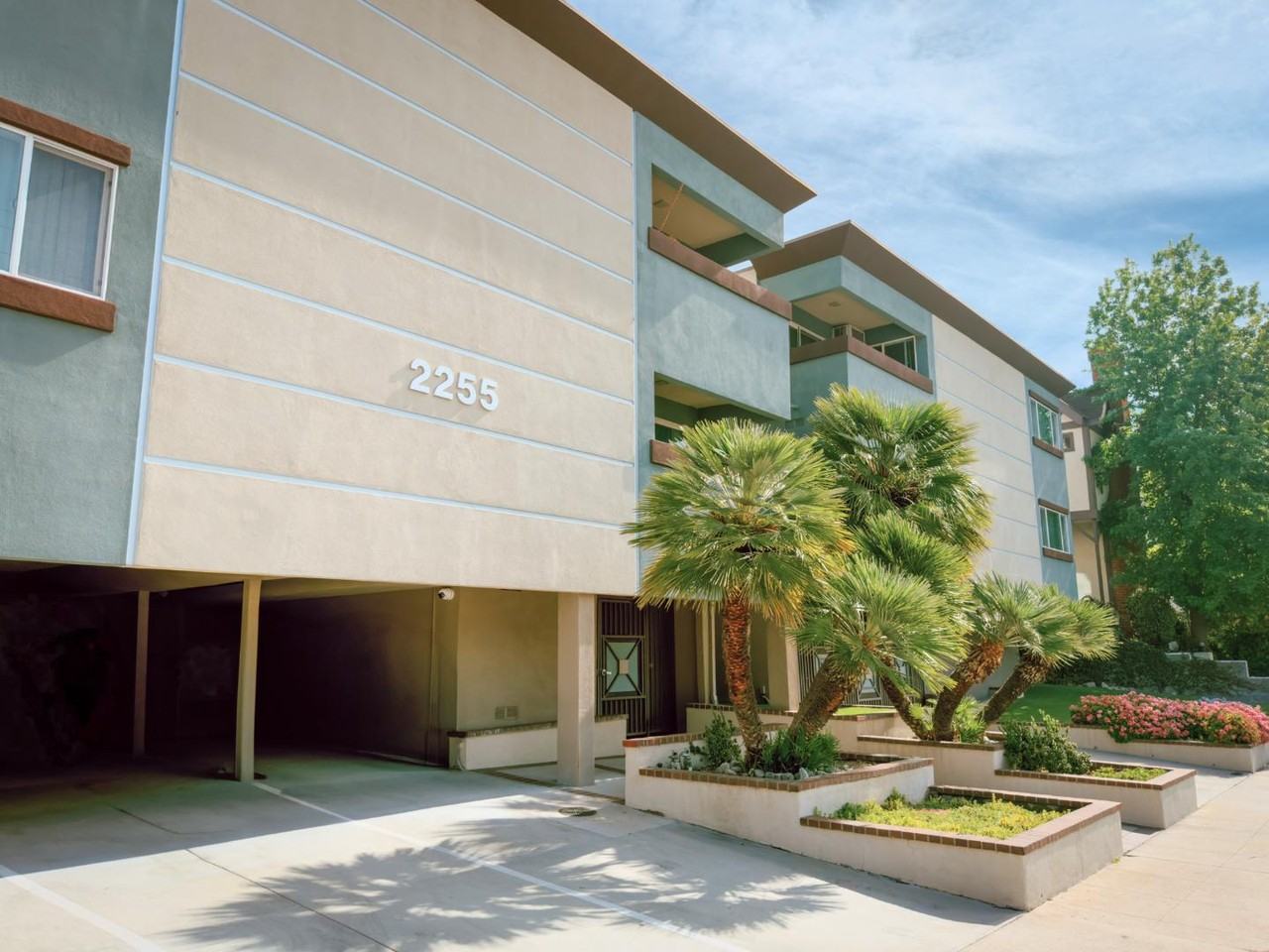 MO - 2255 Montrose Ave. - Photo 2 of 3