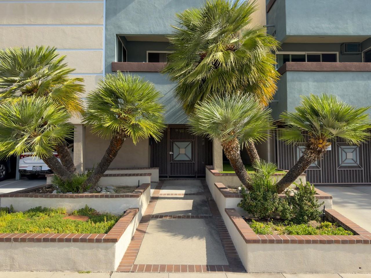 MO - 2255 Montrose Ave. - Photo 3 of 3