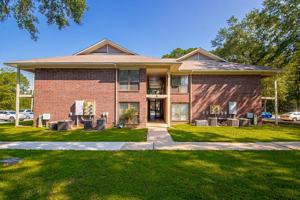 featured image of 1810 Bishop Rd