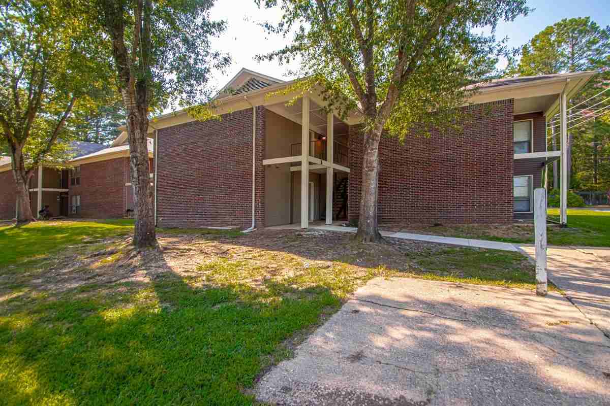 1810 Bishop Rd - Photo 3 of 10