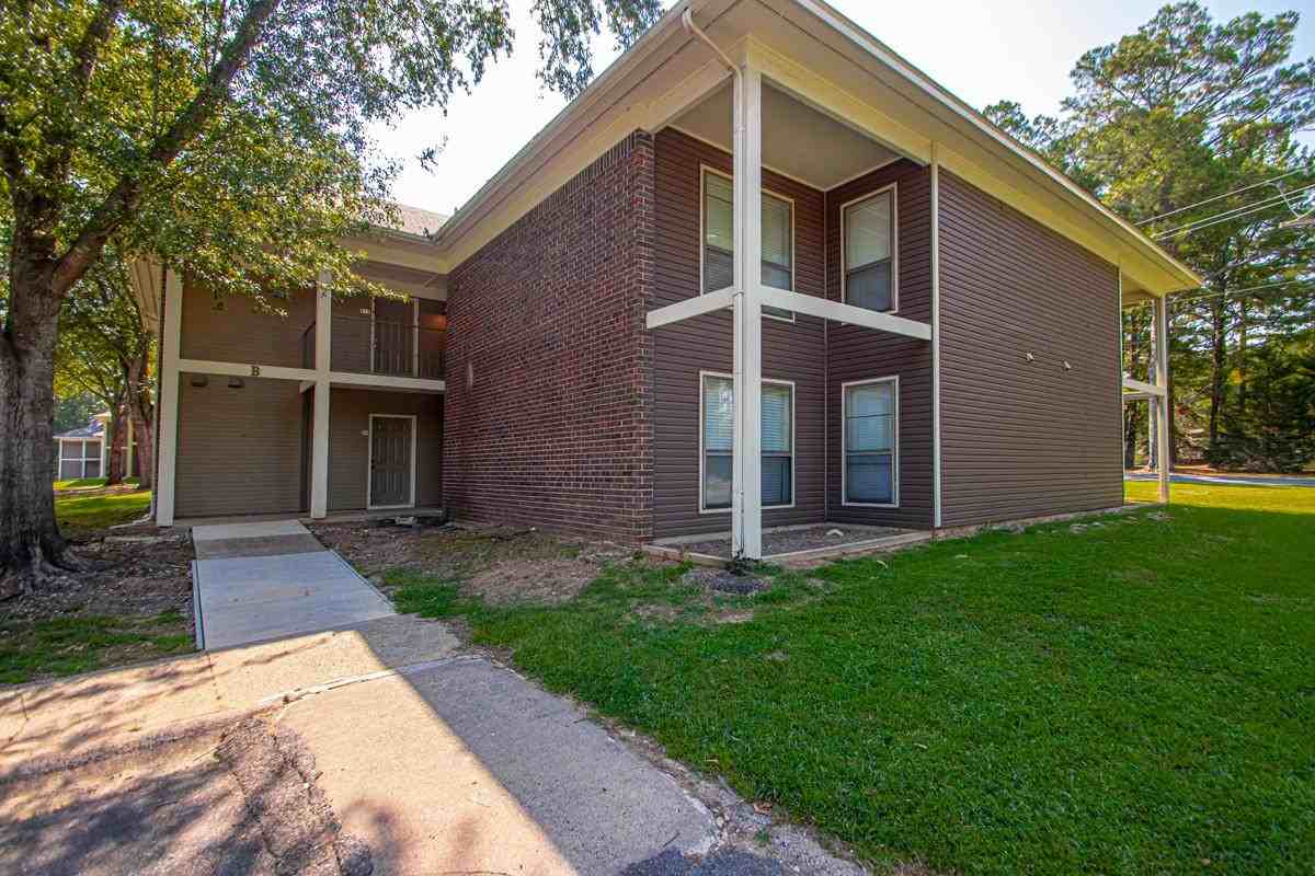 1810 Bishop Rd - Photo 4 of 10