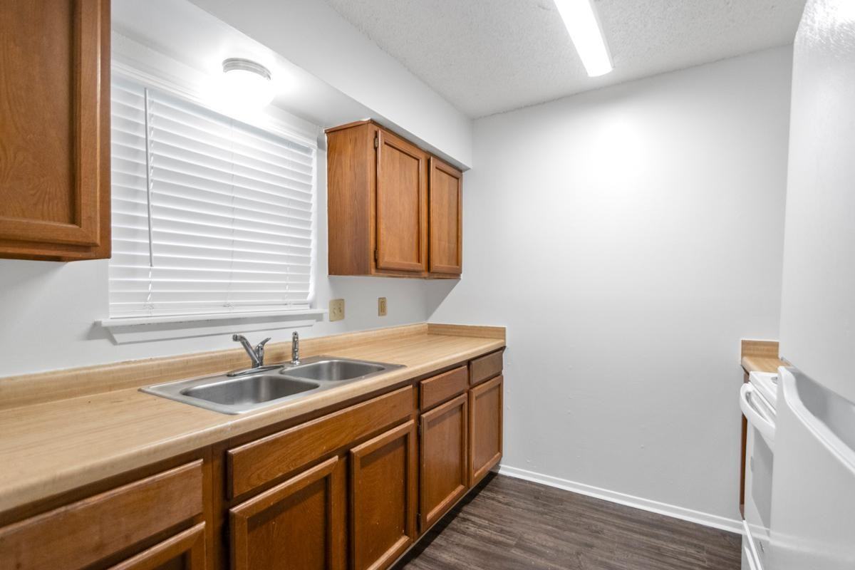 1810 Bishop Rd - Photo 5 of 10