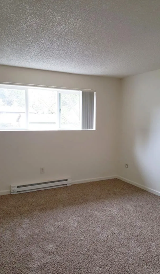 13625 SE Stark St. - Photo 4 of 36