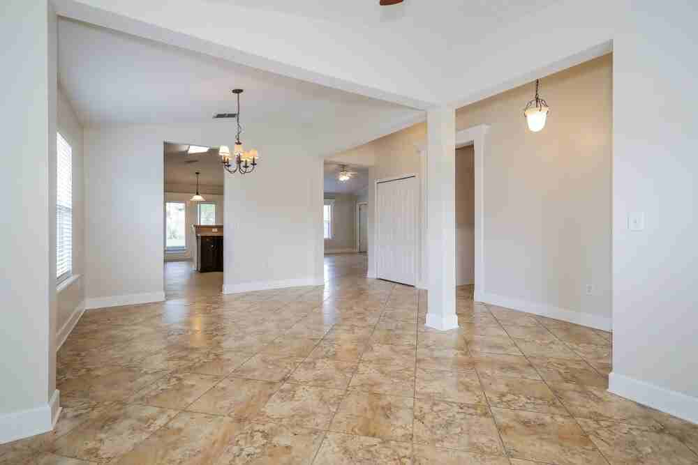 2732 Woodsdale Dr - Photo 3 of 15