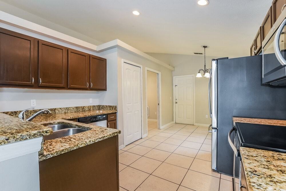 11001 Siting Pl - Photo 5 of 16