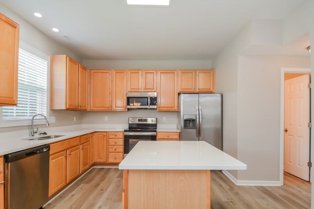 4005 Iverson St - Photo 6 of 17