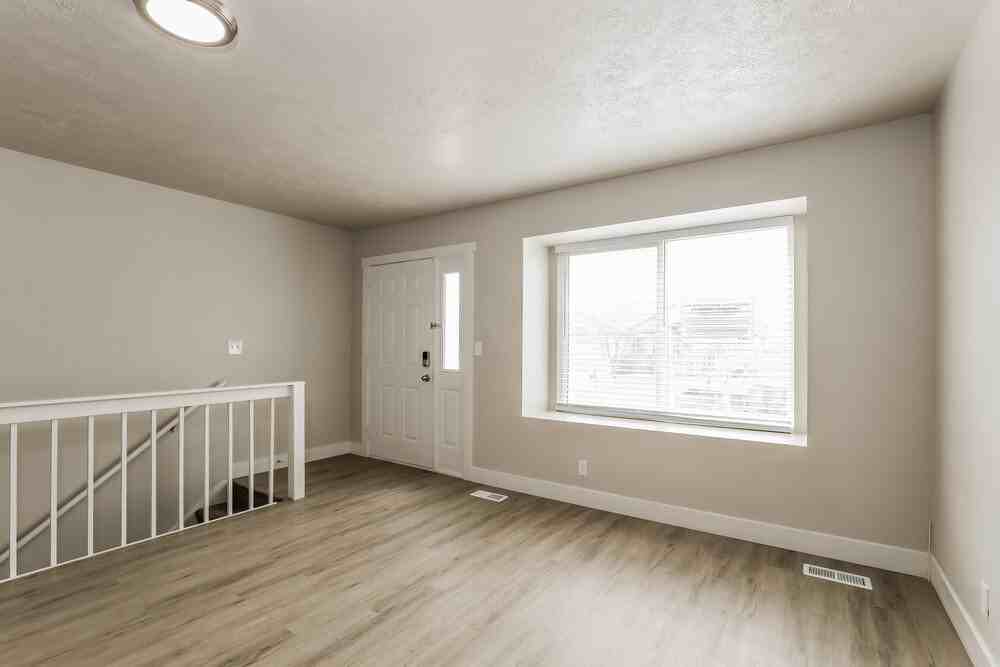 76 W Stauffer Ln - Photo 4 of 17