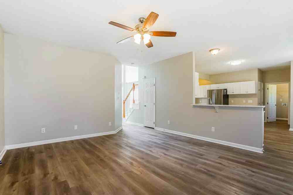 8817 Whitby Ct - Photo 5 of 17