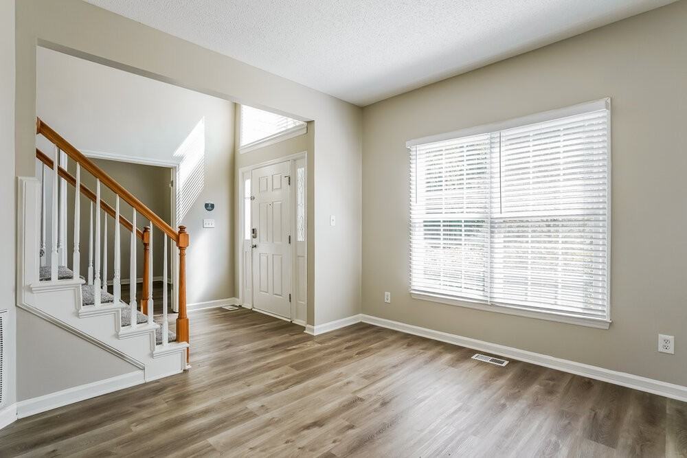 8817 Whitby Ct - Photo 6 of 17