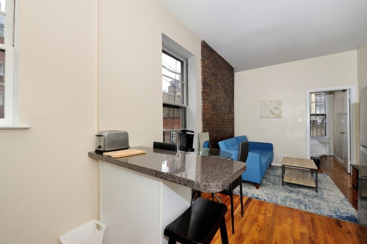 348 E 34th St #1323982P - Photo 4 of 24