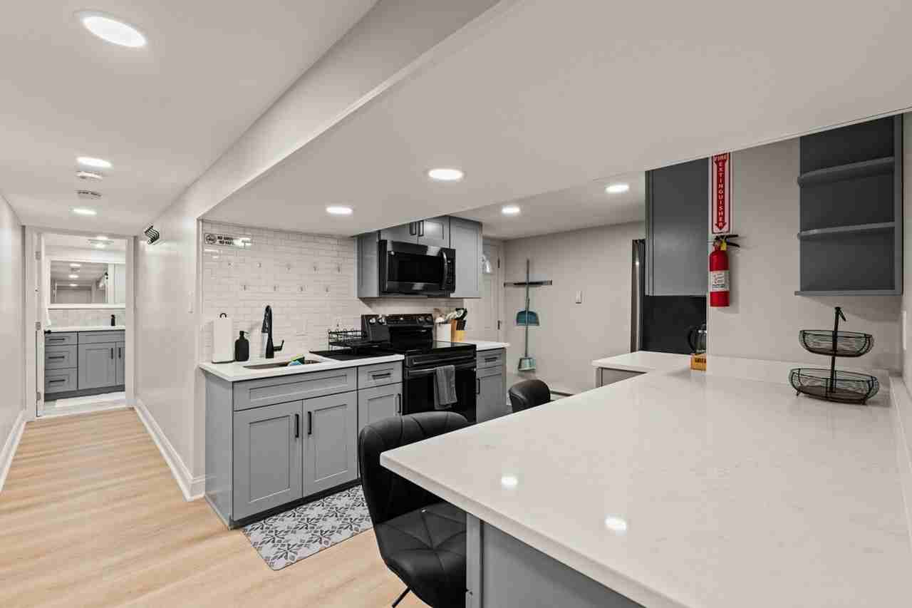 651 Columbia Rd Nw #1511068P - Photo 3 of 8