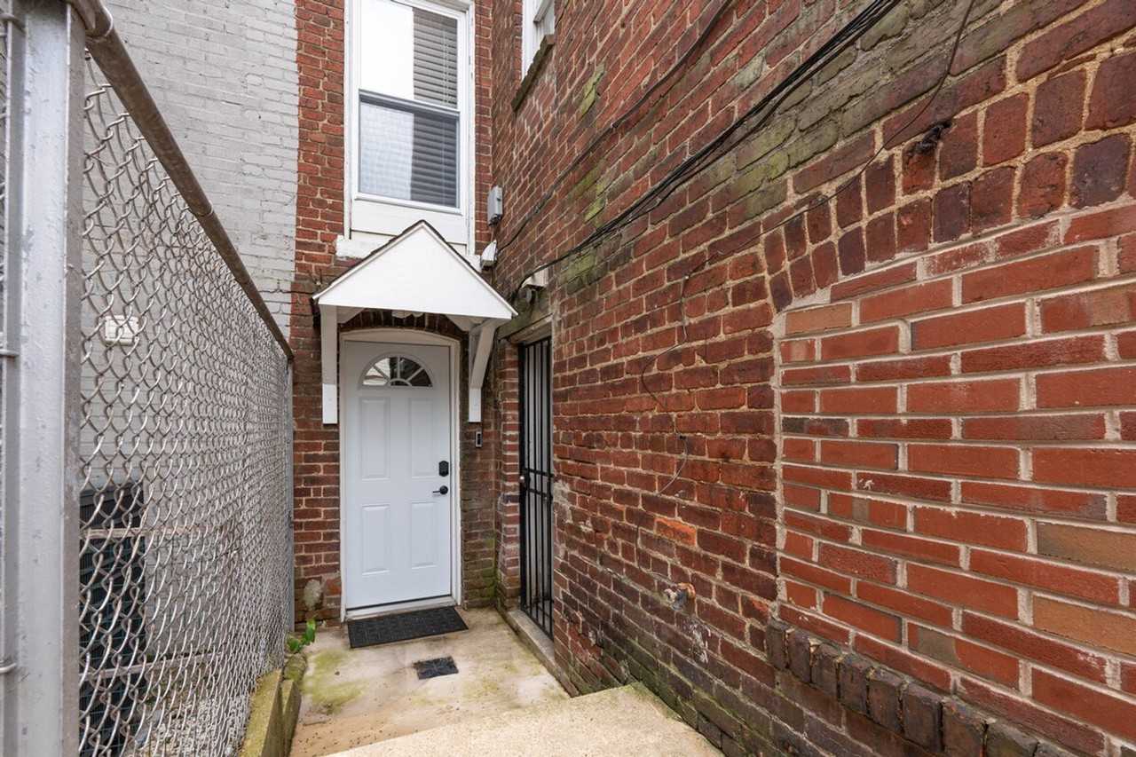 651 Columbia Rd Nw #1511068P - Photo 4 of 8