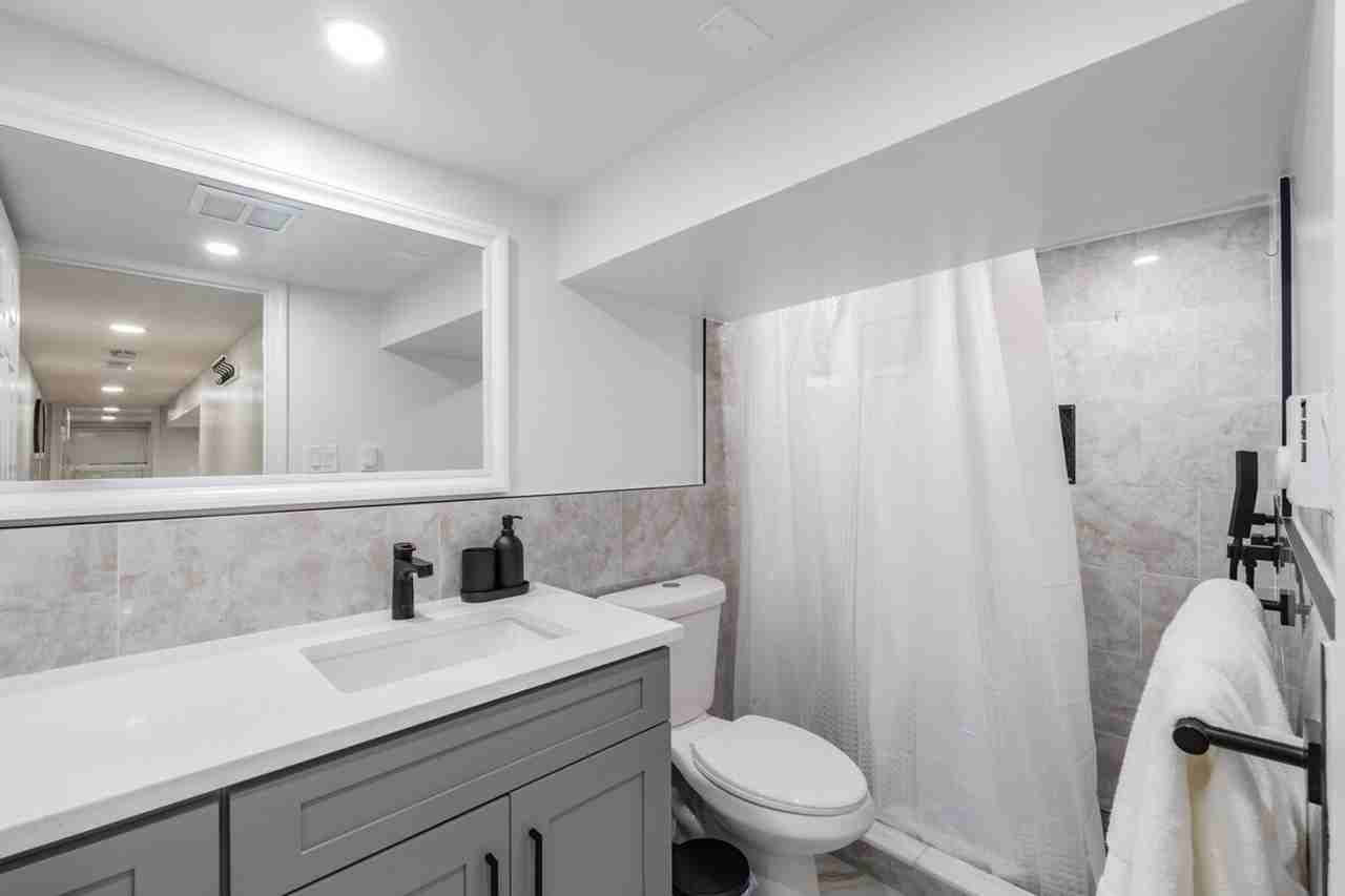 651 Columbia Rd Nw #1511068P - Photo 6 of 8