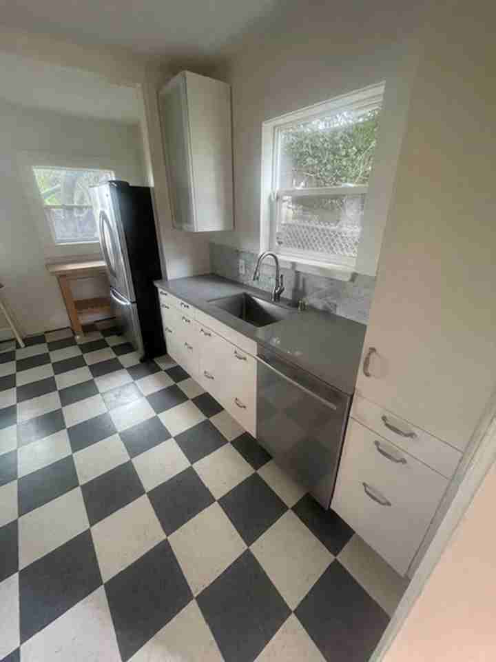 1424 E 20th St - Photo 2 of 36