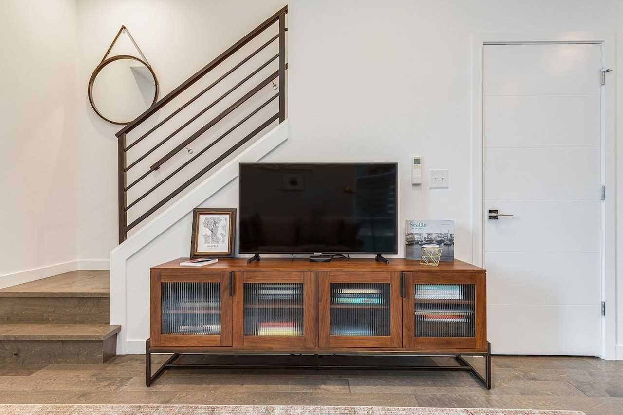 762 Belmont Pl E #1036001P - Photo 2 of 37