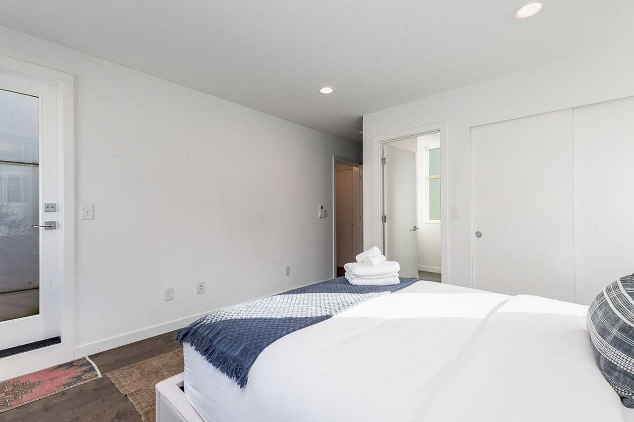 762 Belmont Pl E #1036001P - Photo 4 of 37