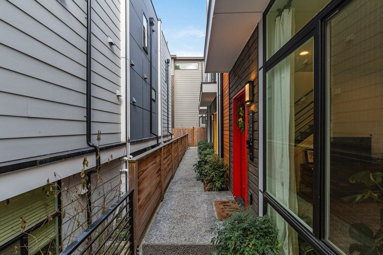 762 Belmont Pl E #1036001P - Photo 5 of 37