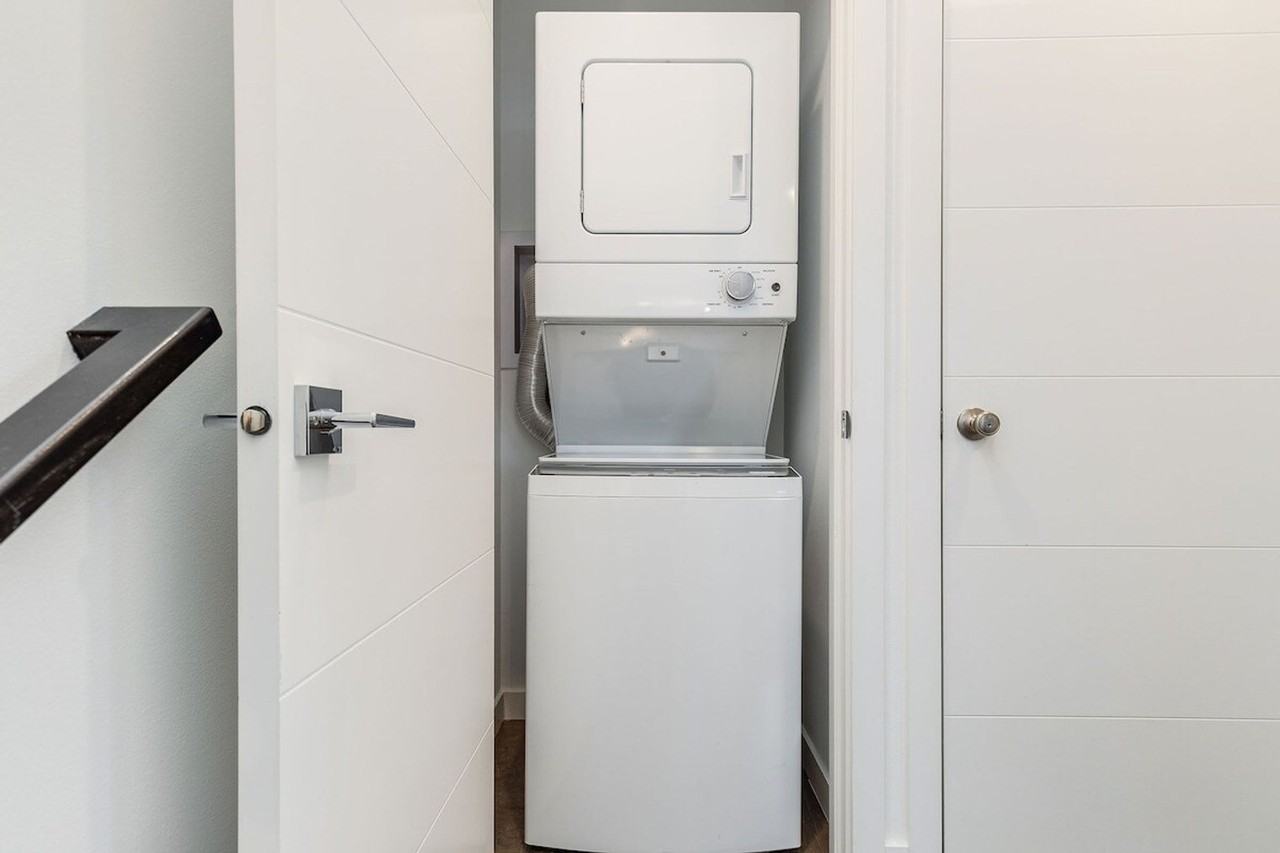 762 Belmont Pl E #1036001P - Photo 6 of 37