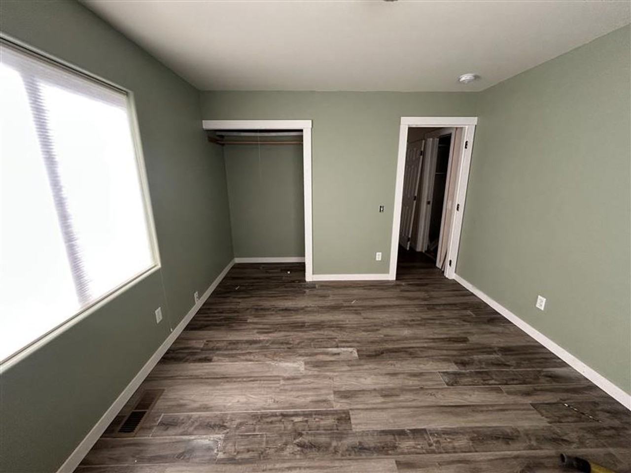 211 Baker St - Photo 3 of 43