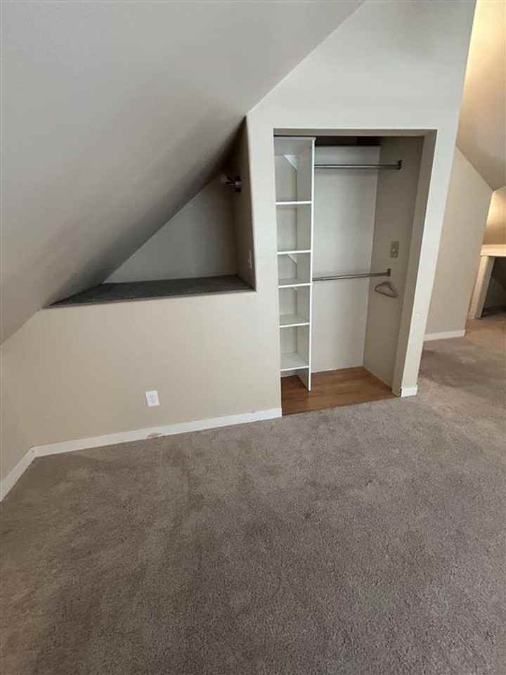 211 Baker St - Photo 6 of 43