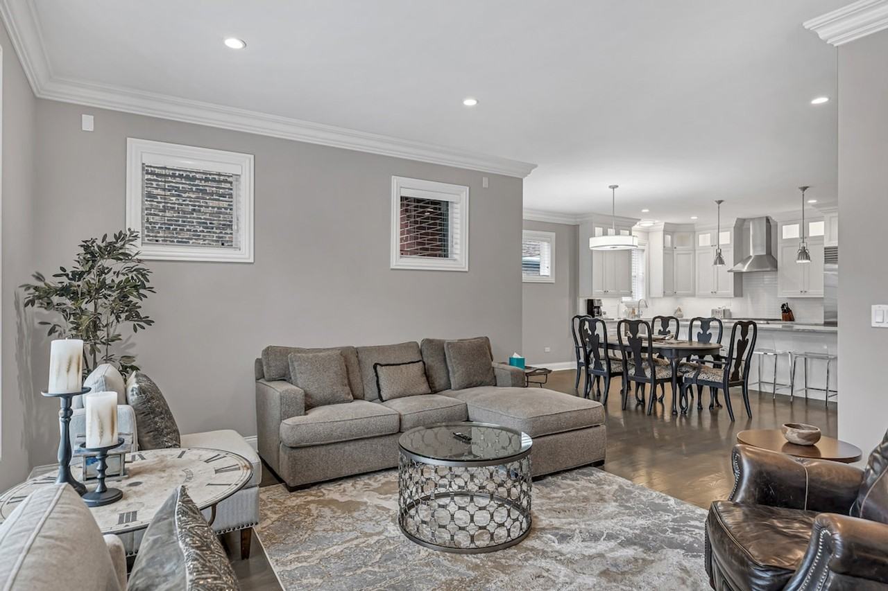 3808 N Kenmore Ave #1255616P - Photo 2 of 23