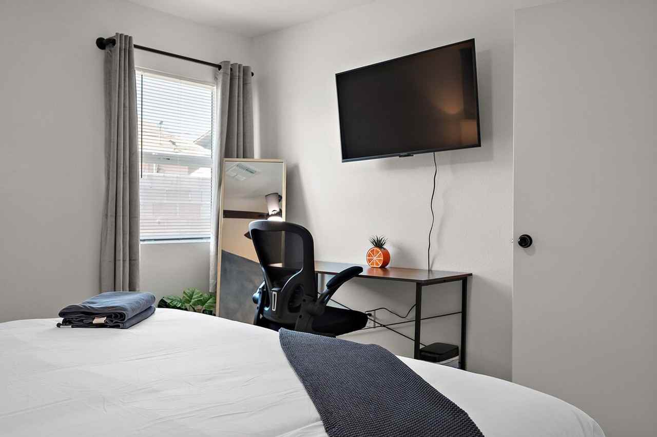 2309 W Colter St #1244326P - Photo 2 of 17