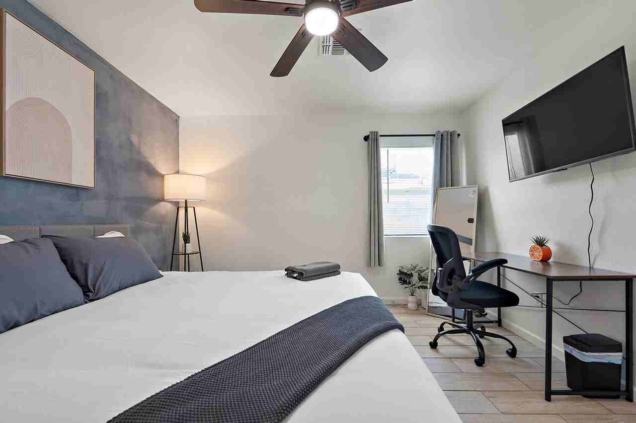 2309 W Colter St #1244326P - Photo 7 of 17