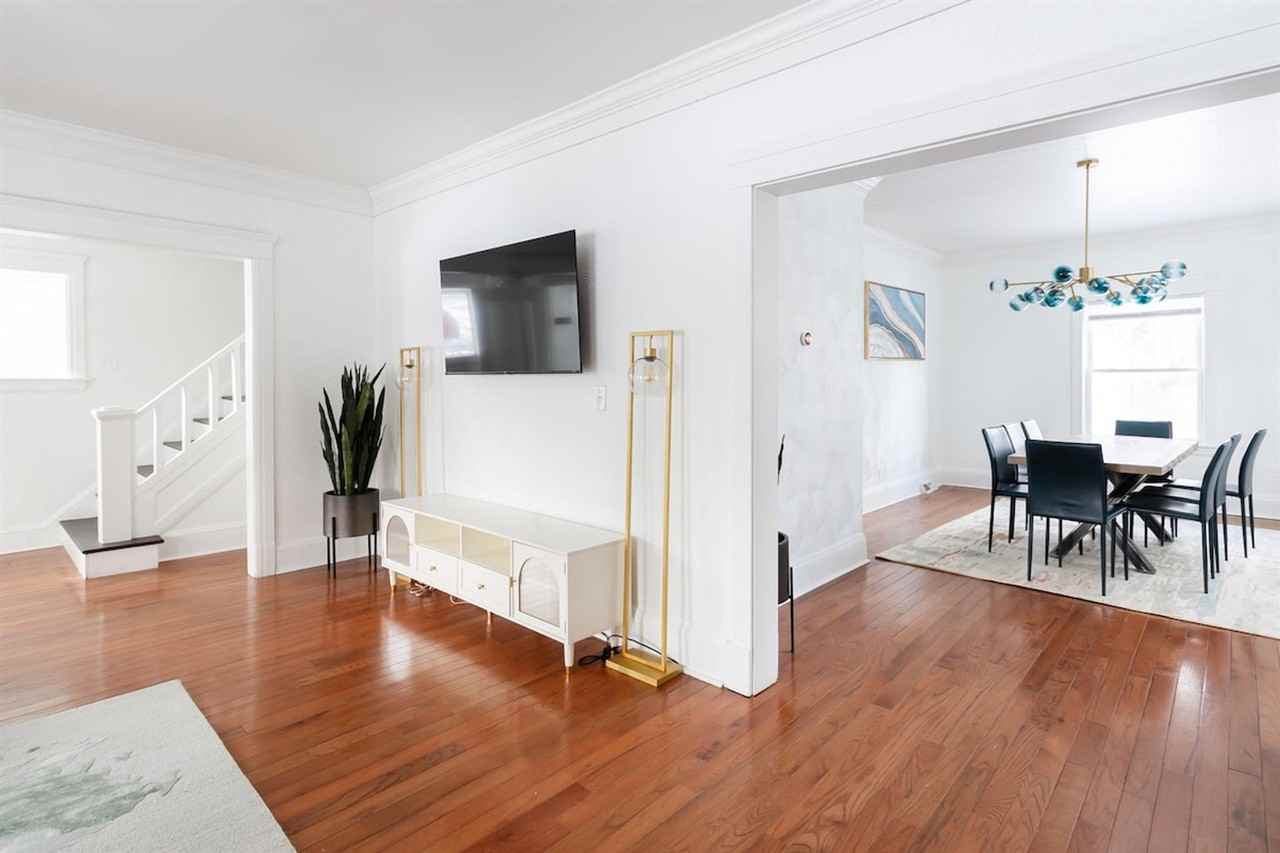 1444 E 108th St #1290665P - Photo 4 of 39