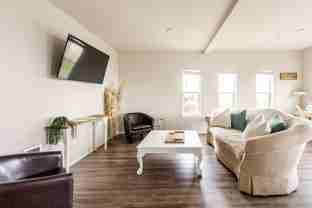 704 E Wright Ave - Photo 1 of 1