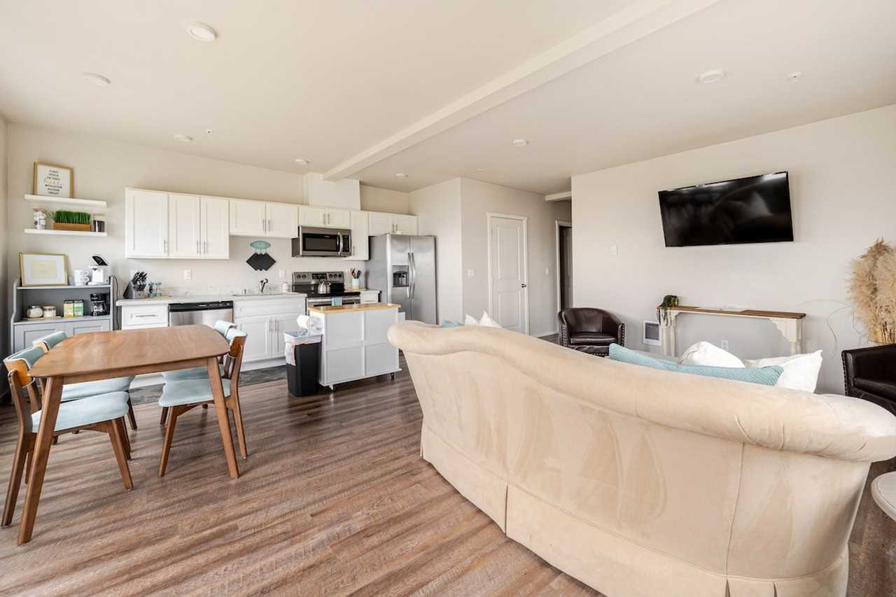 704 E Wright Ave #1296630P - Photo 3 of 27