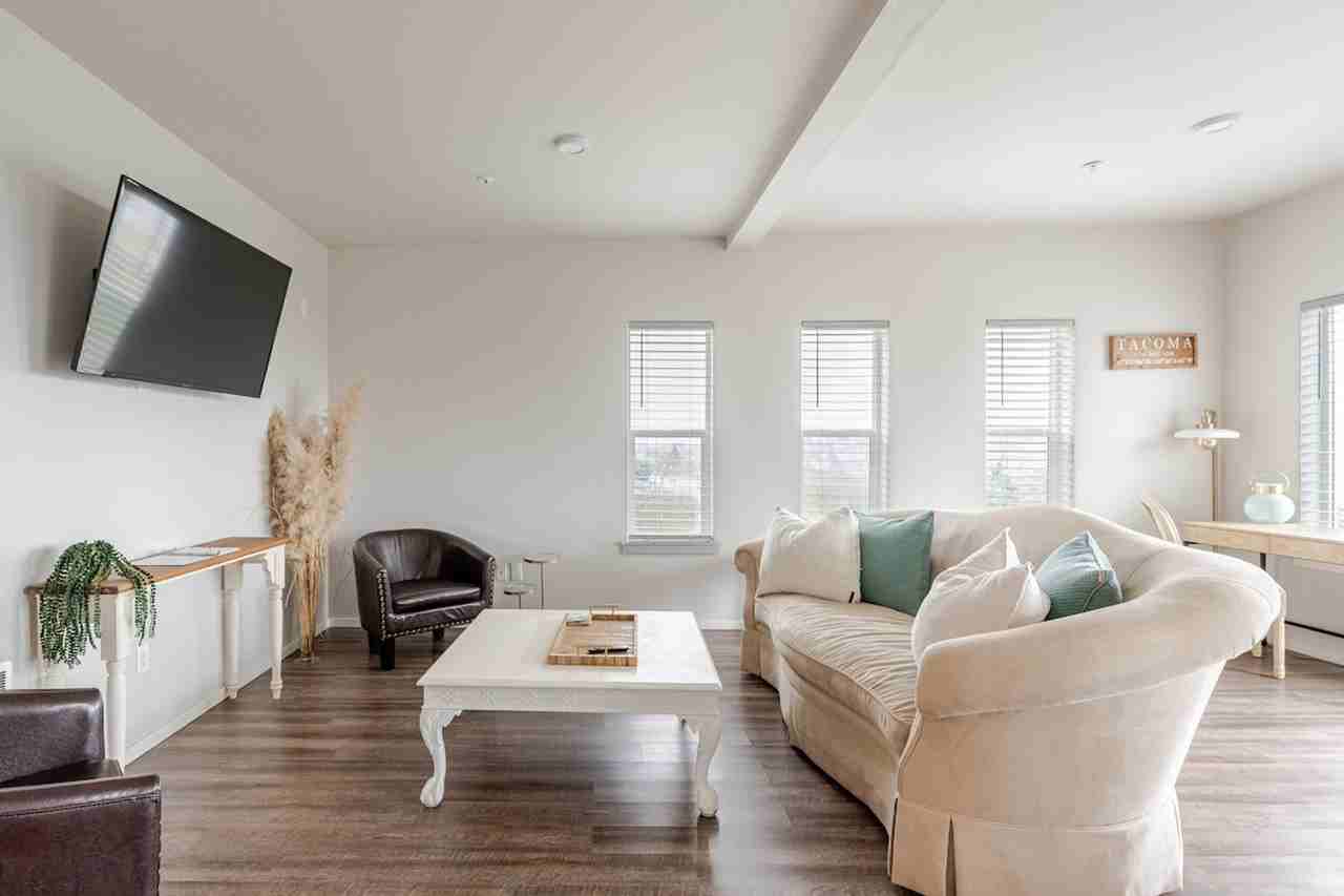 704 E Wright Ave #1296630P - Photo 5 of 27