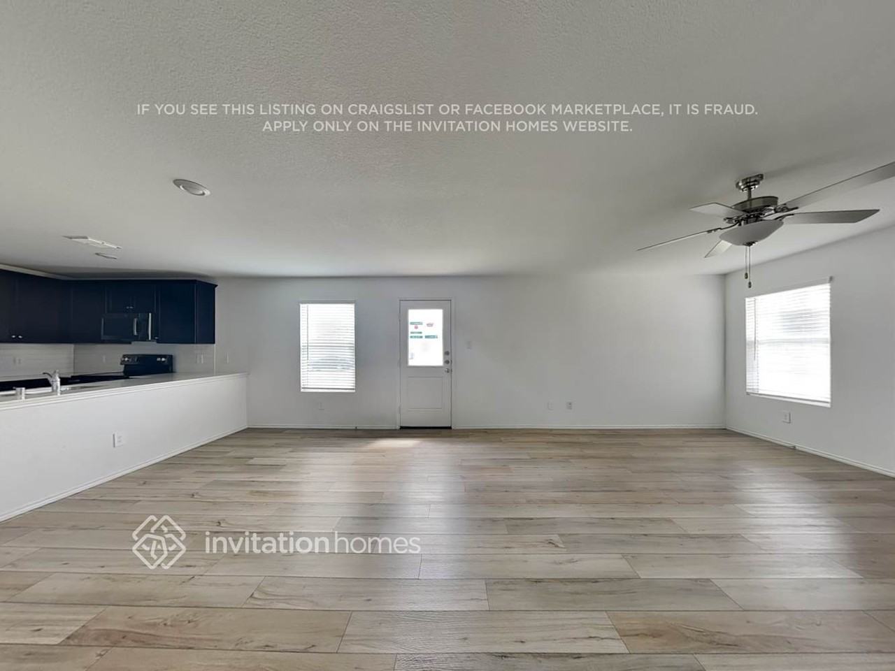1346 Mosely Cir - Photo 2 of 14