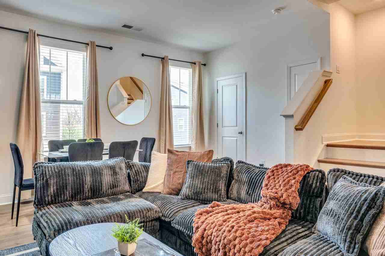 4106 Bunker Dr #1323445P - Photo 3 of 50