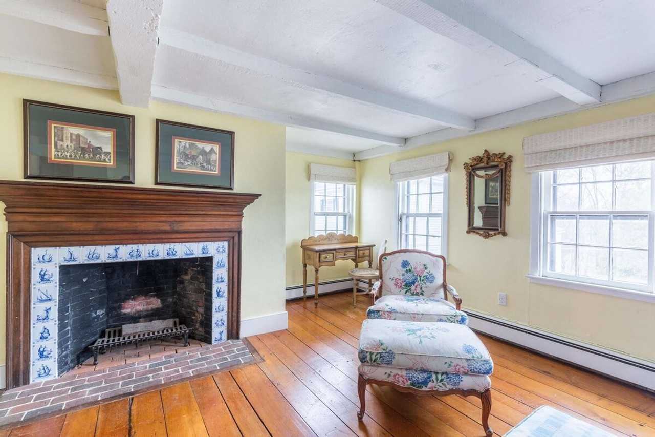 21 Mugford St #1045446P - Photo 5 of 43