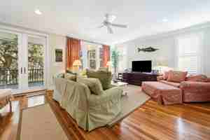 featured image of 190 Whiting Ln