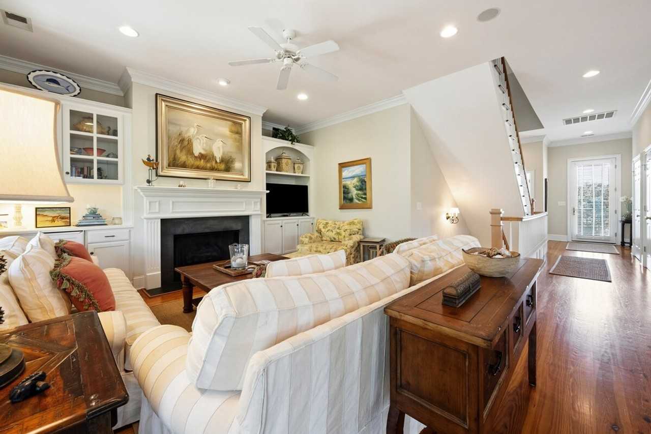 190 Whiting Ln #1465810P - Photo 2 of 37