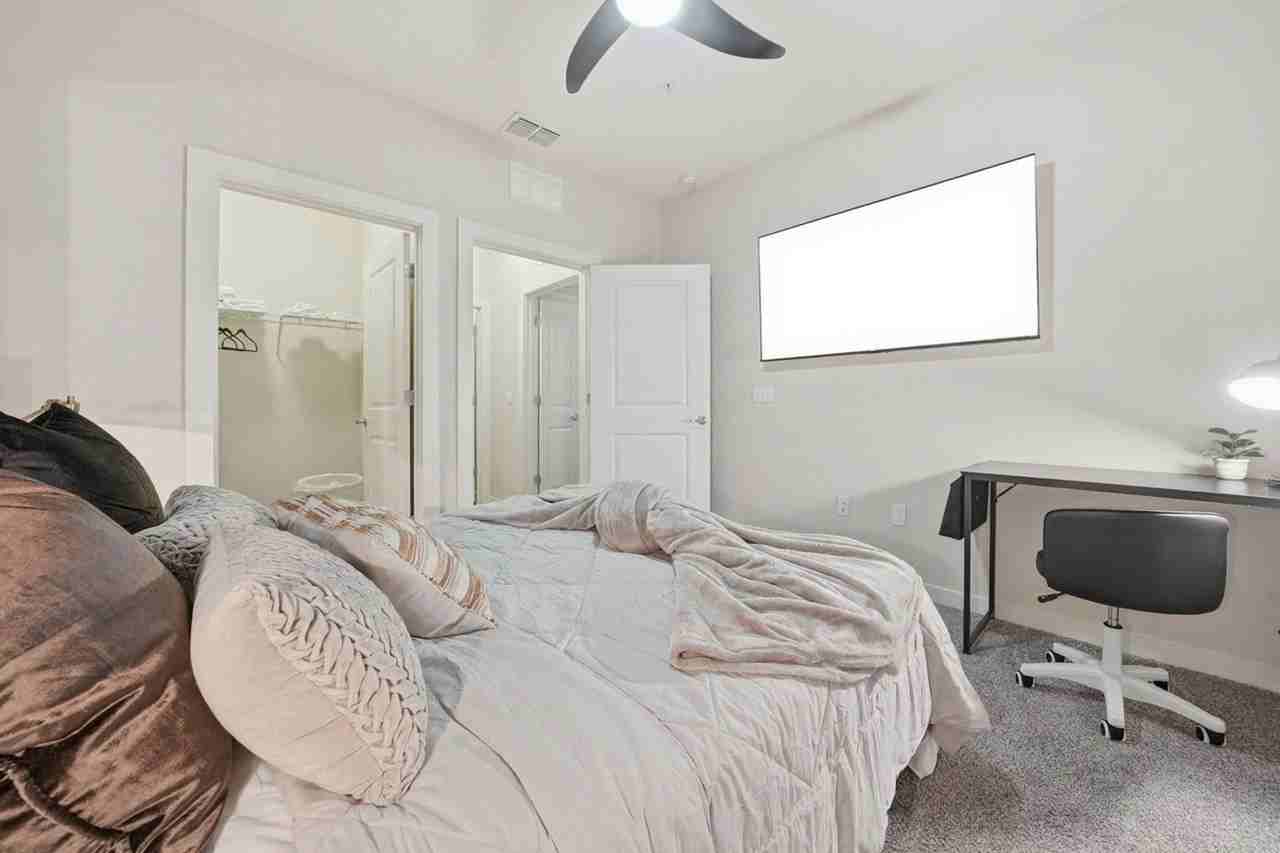 1700 W Cleveland St #1475283P - Photo 4 of 50