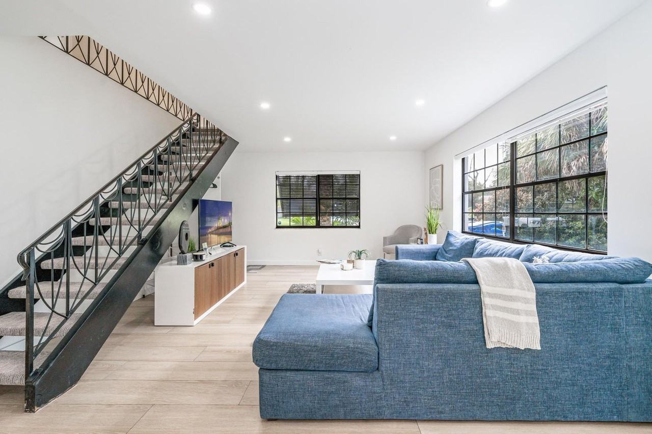 807 Sw 14th Ct #1475657P - Photo 3 of 50