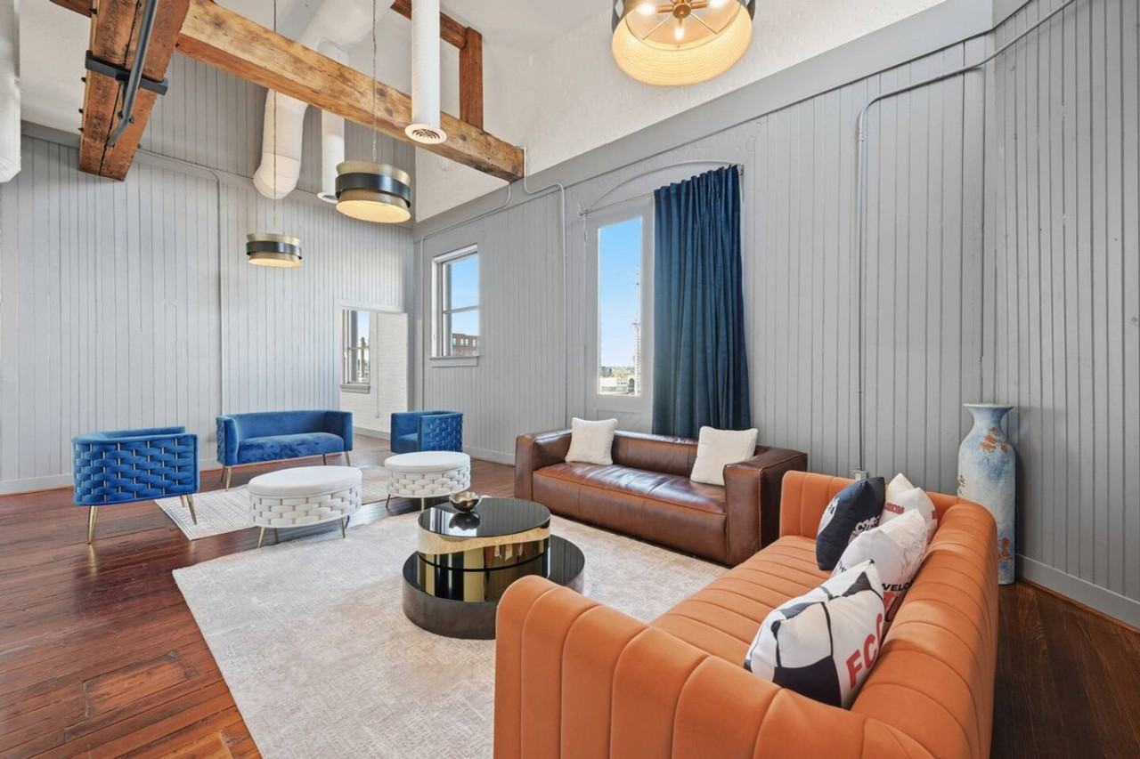 222 W 15th St #1507613P - Photo 5 of 50