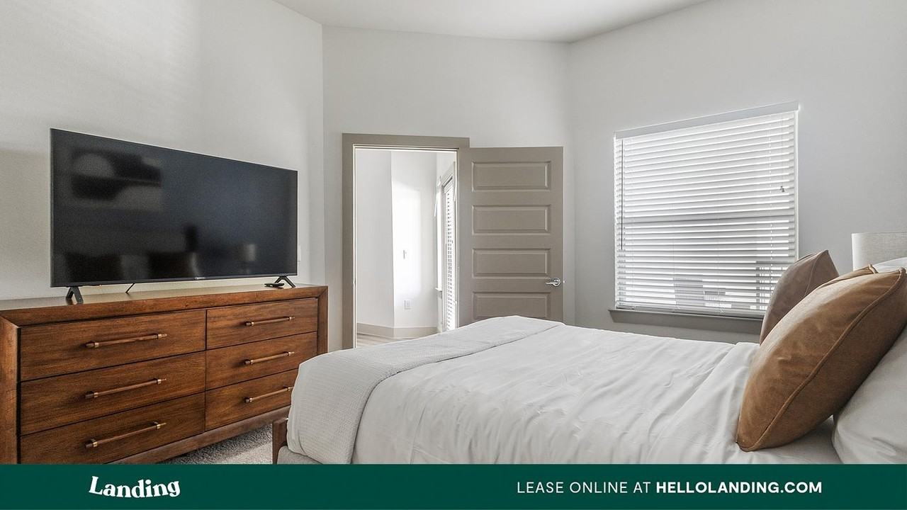18210 Park Row Dr - Photo 6 of 50