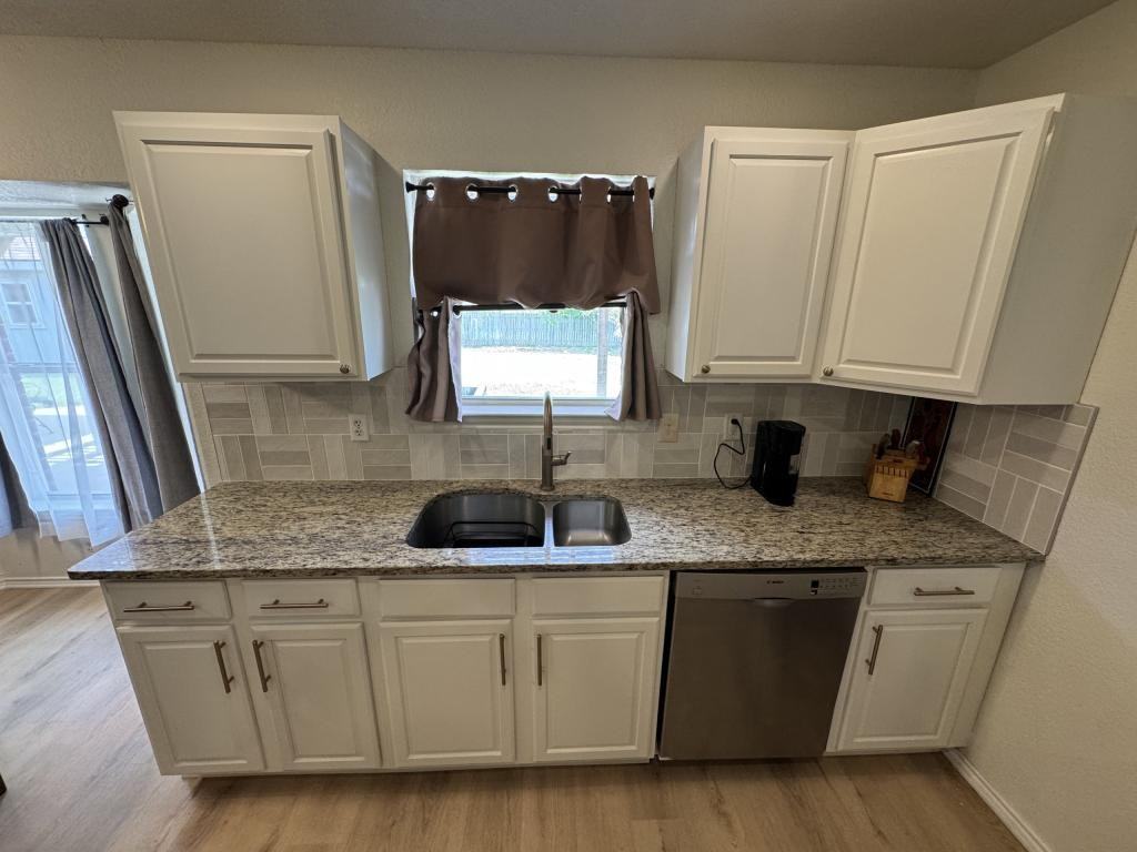 806 James Loop - Photo 6 of 14