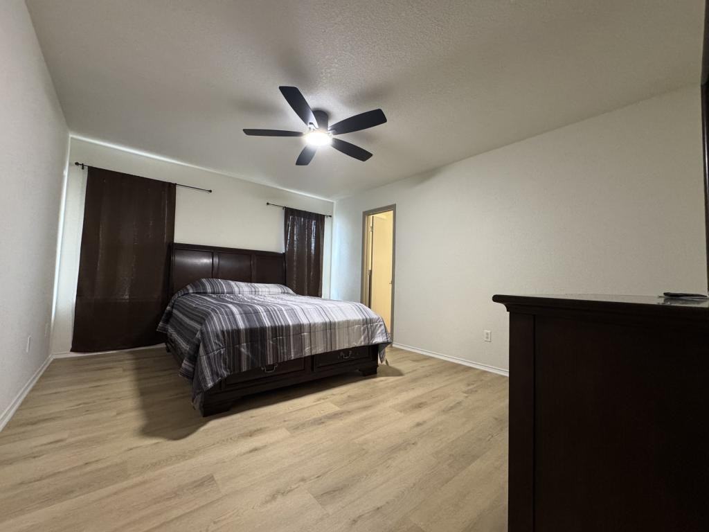 806 James Loop - Photo 7 of 14