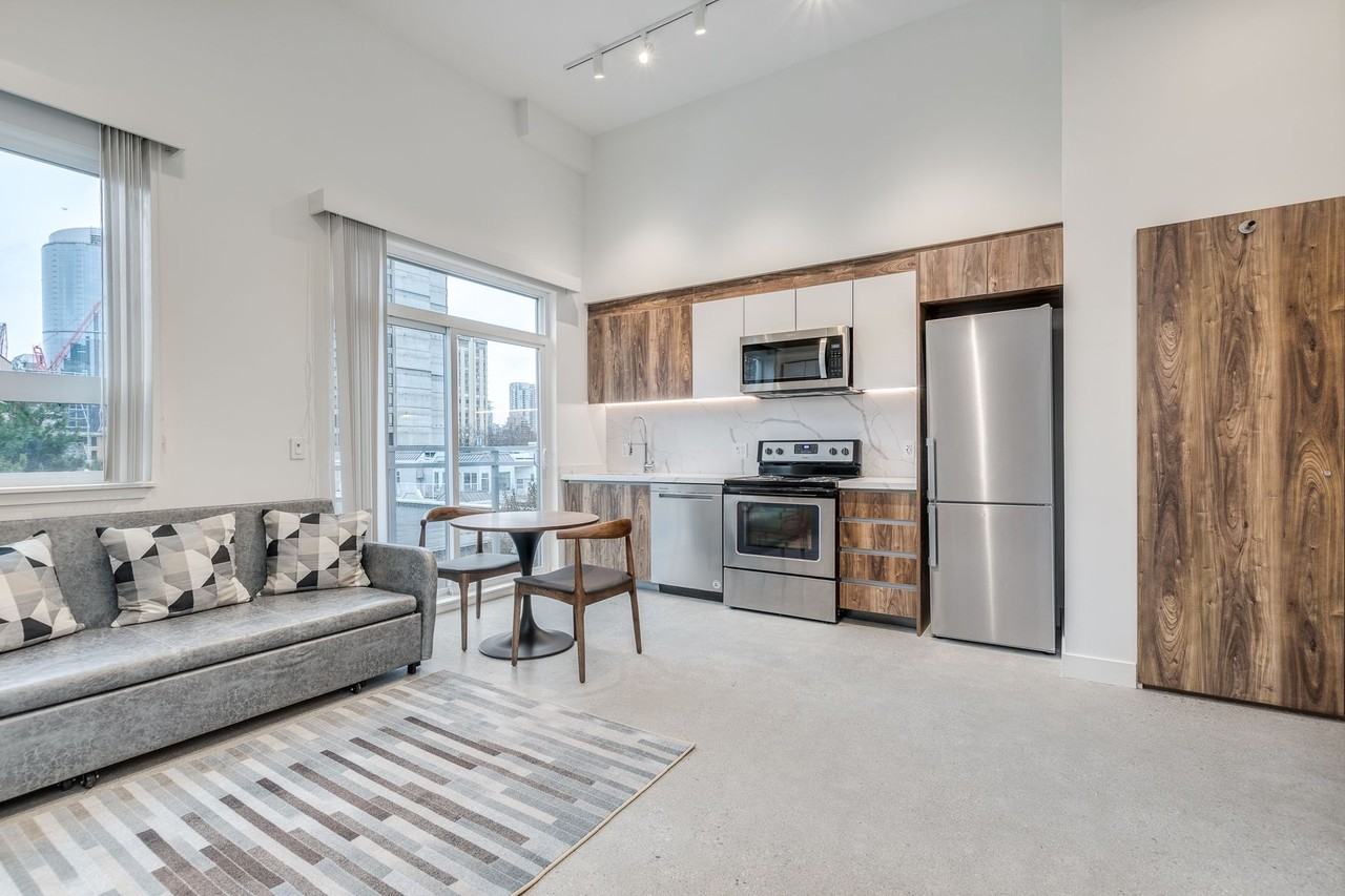 1170 Barclay Street - Photo 4