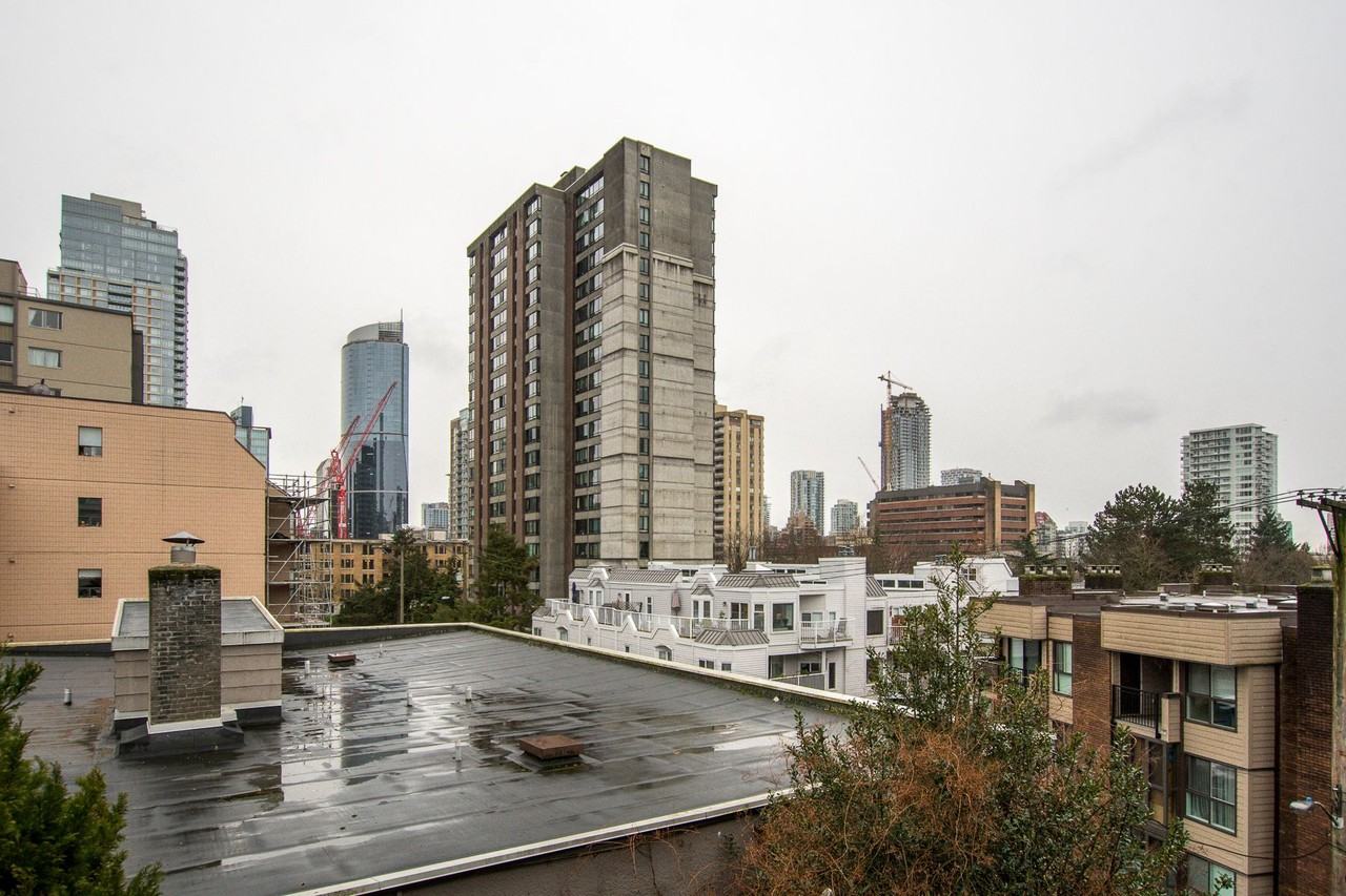 1170 Barclay Street - Photo 6