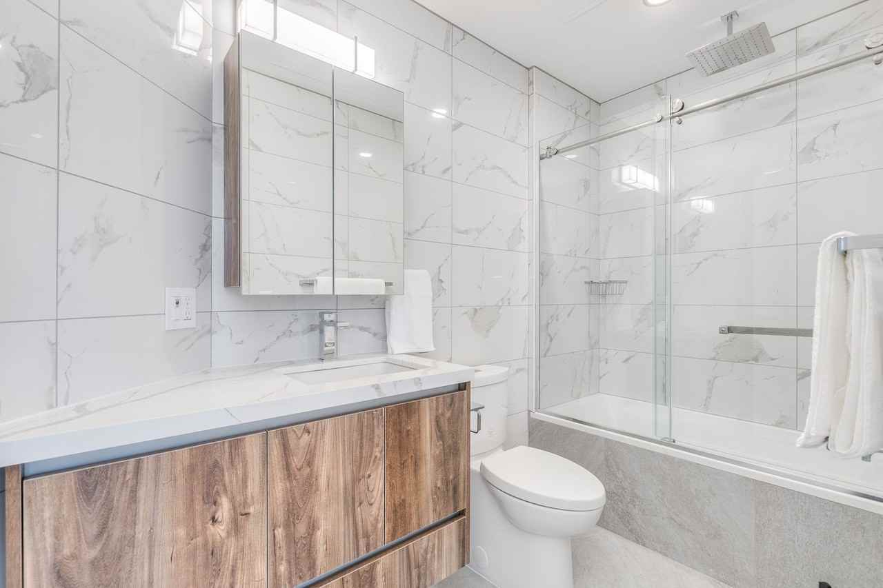 1170 Barclay Street - Photo 7