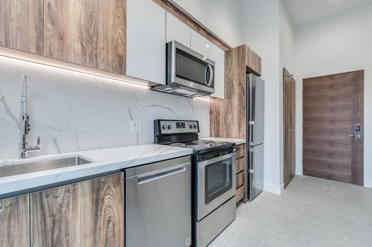 1170 Barclay Street - Photo 8